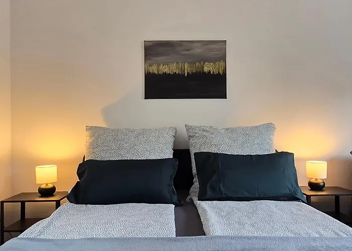 Central Comfort Modernes Studio